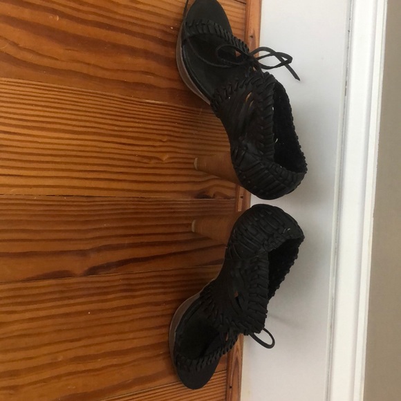 Fun and comfortable going out shoes - Picture 2 of 5